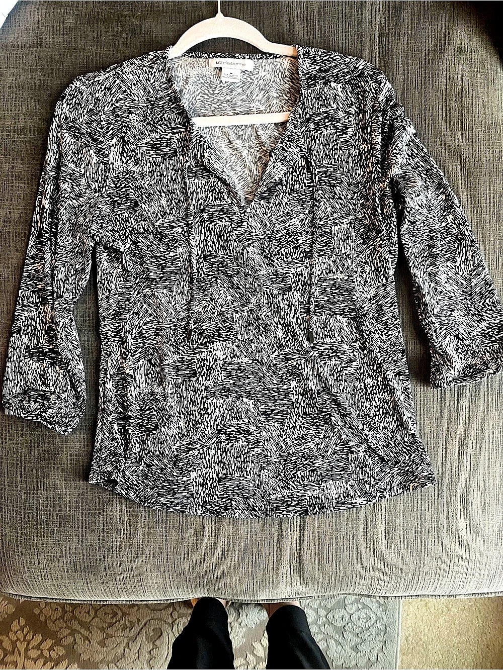 Liz Claiborne Abstract Print Blouse in Black & White Size Medium